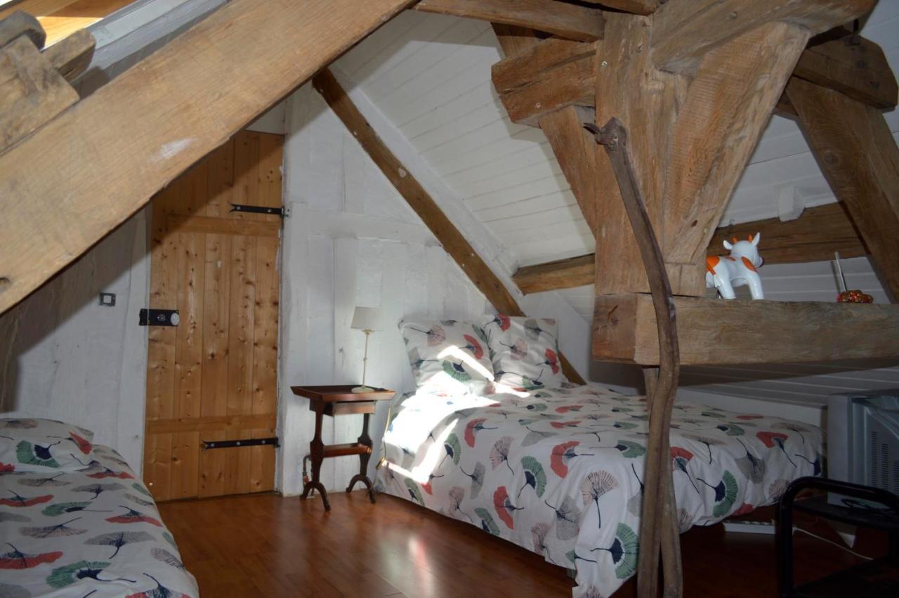 Room In Guest Room - Maison Lamerique Welcome You To One Of Their Room Dogs Are Also Welcomed Сен-Жак-Ле-Блан Экстерьер фото